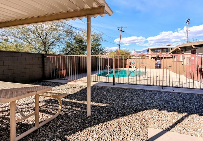 Building Photo - 2821 N Columbus Blvd