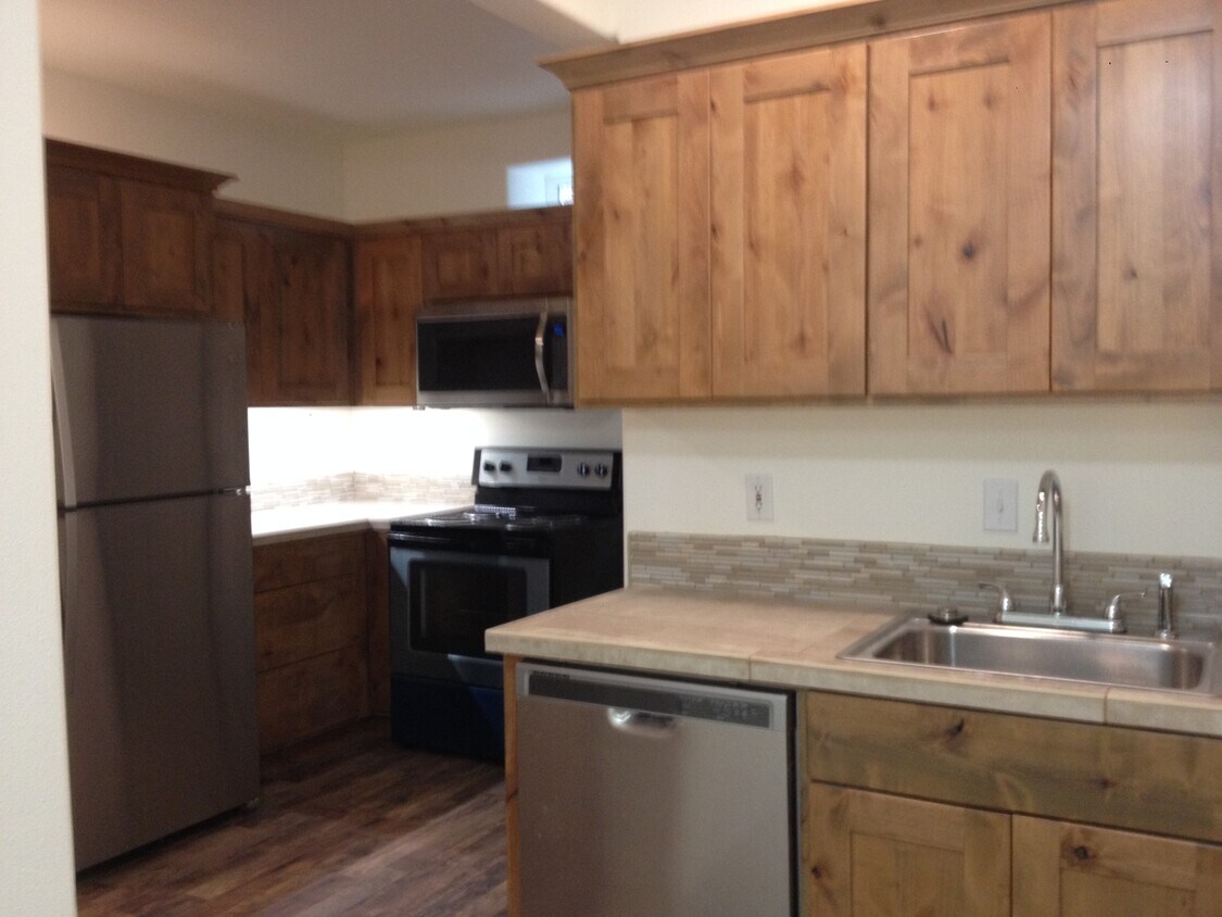 Kitchen - 2140 SW 35th Pl. (H)