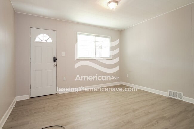 Foto del edificio - 1260 Summerlea Ave