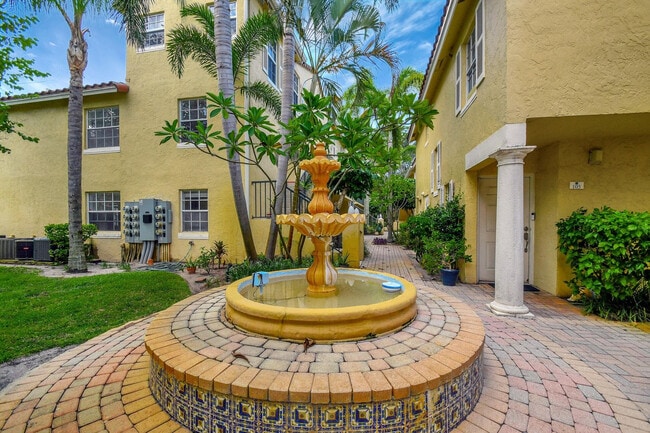 Building Photo - 1110 Lake Shore Dr