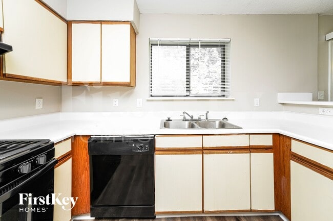 Building Photo - 3931 Springleaf Dr