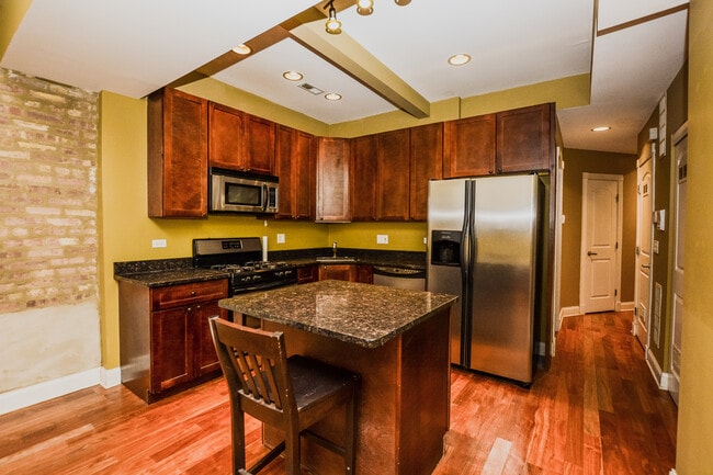 Building Photo - 2046 W Hood Ave