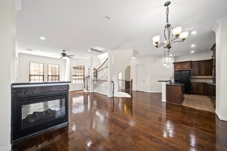 Building Photo - 7130 Laguna Villas