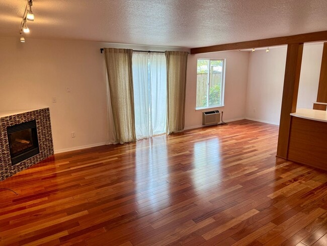 Photo - Incredible Kitchen and Amazing Brazillian Hardwoods House