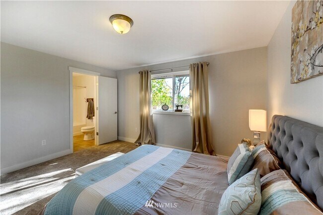 Foto del edificio - Edmonds Rental Home – Updated 3 Bedroom in...