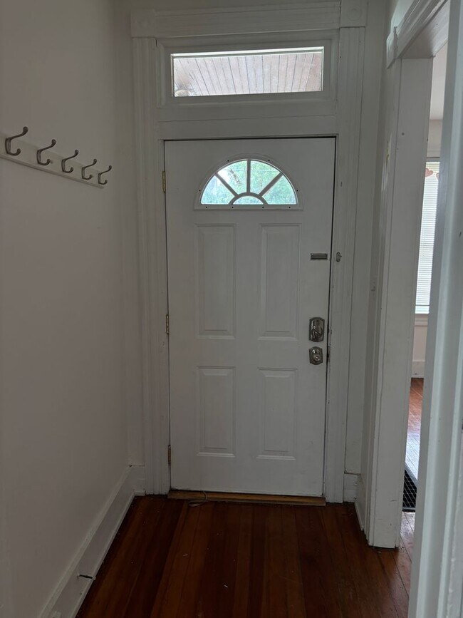 Foto del edificio - 4 Bedroom 2 bath ready Immediately