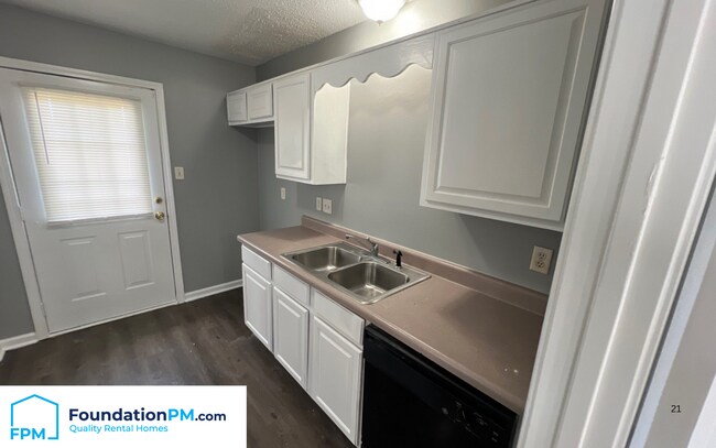 Building Photo - 4529 Longtree Ave
