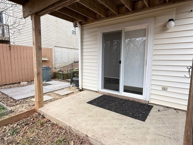 Building Photo - 326 Riverside Ave