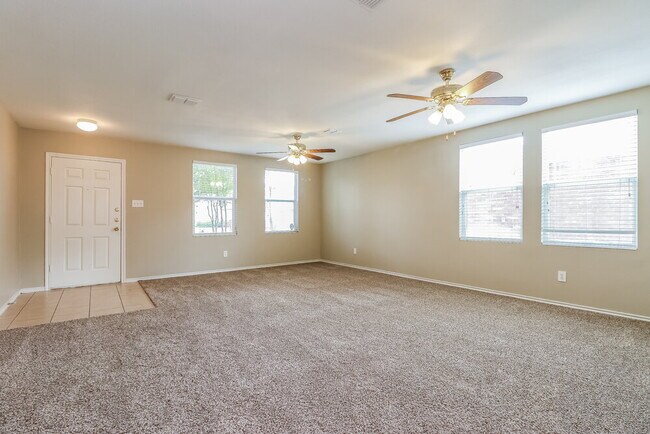 Building Photo - 4013 Foxhound Ln