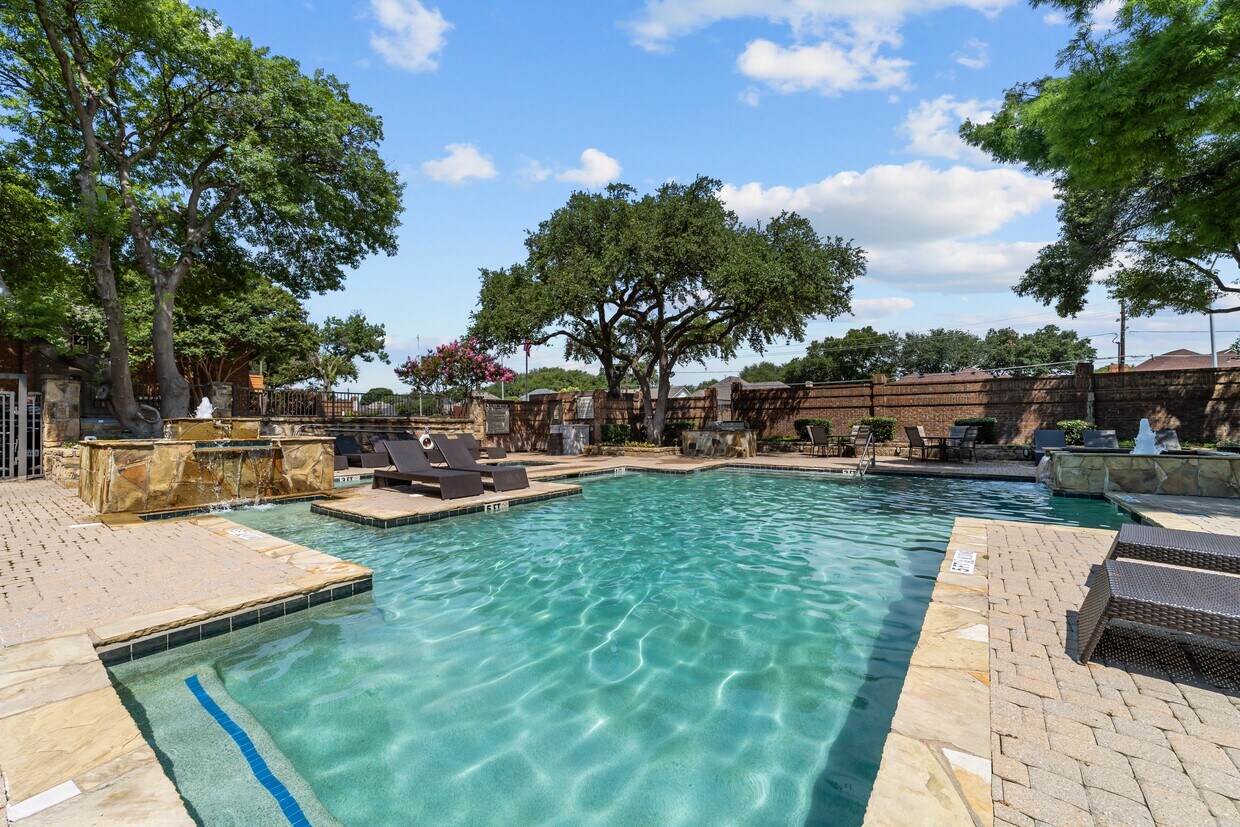 Foto principal - Trinity Village Apartments