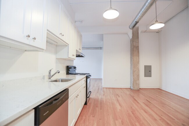 Building Photo - 4801 N Ravenswood Ave