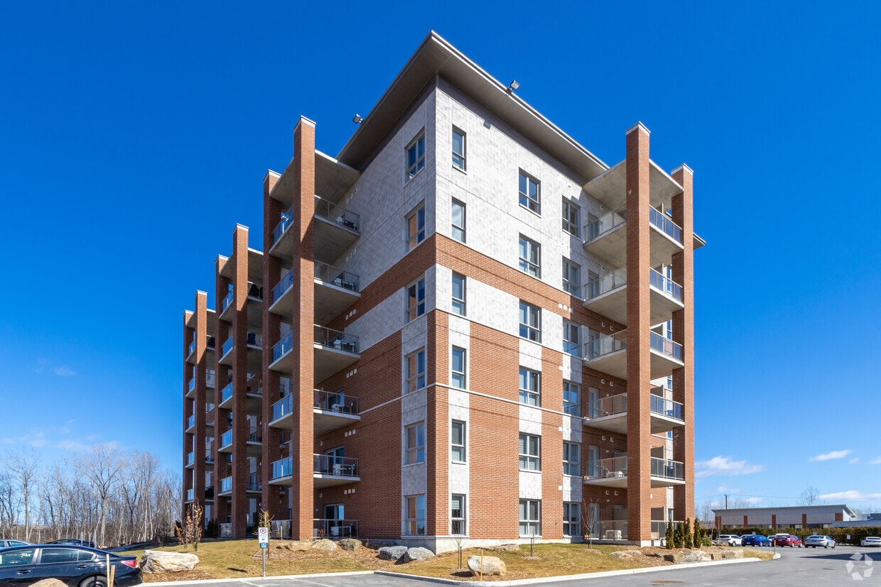 Building Photo - 1007 Montée Champagne