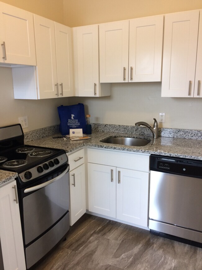 Foto del edificio - 1470 Beacon St