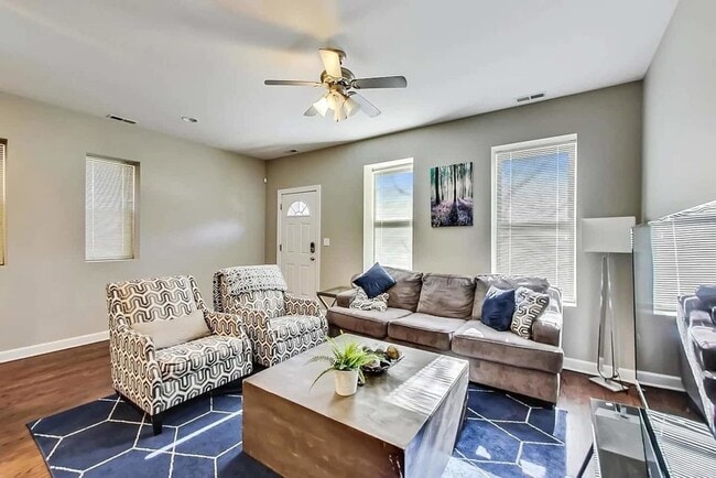 Foto del edificio - 1730 W Beach Ave