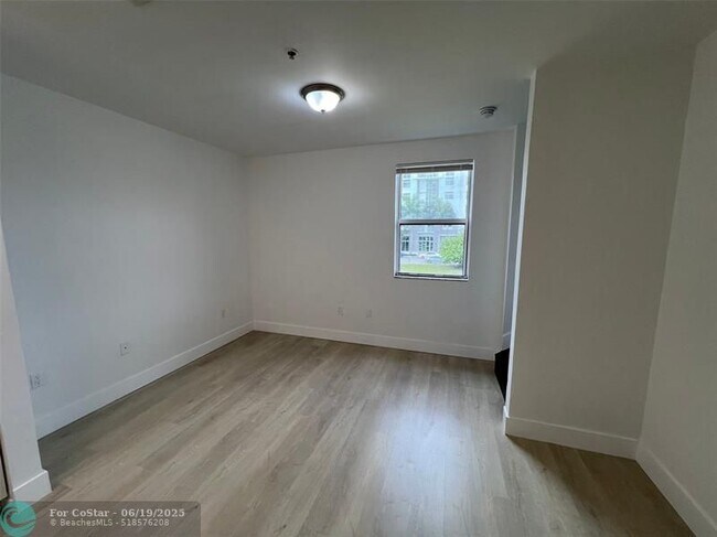 Foto del edificio - 720 NW 61st St