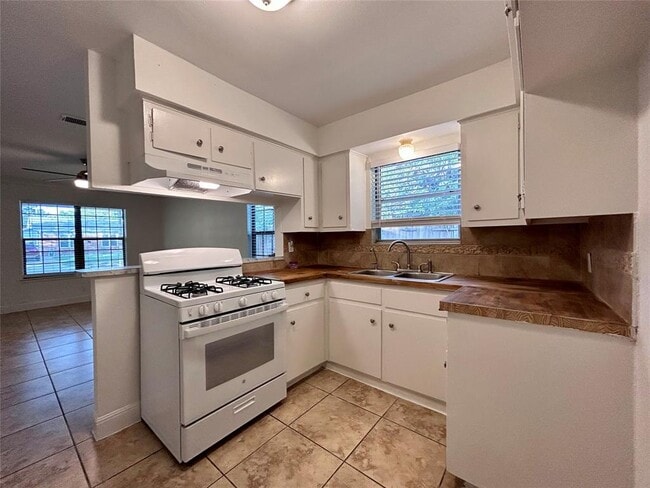 Foto del edificio - 6200 Palm Cir