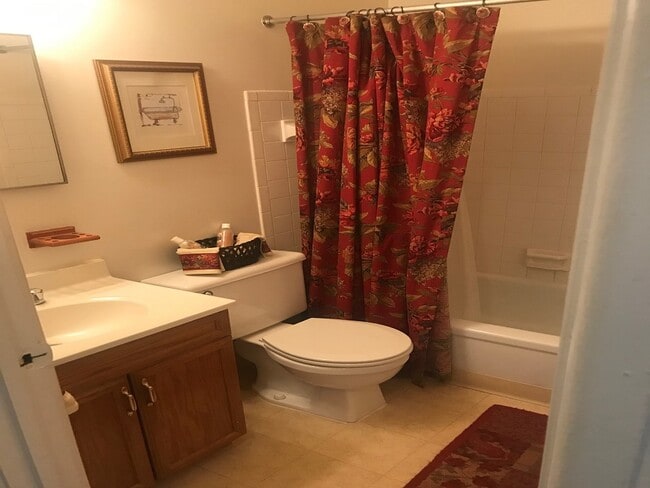 Bath - Goldentree Apartments