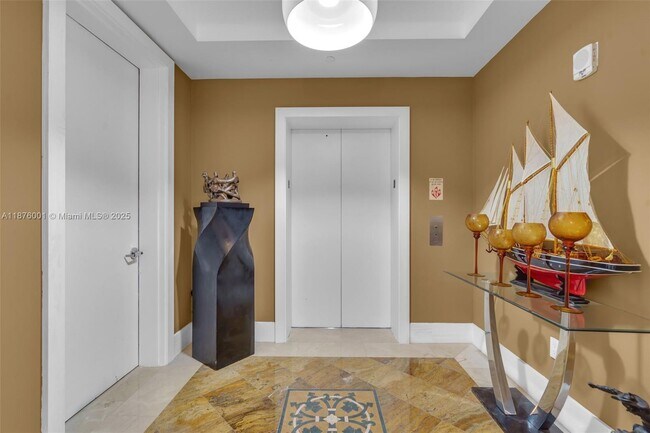 Building Photo - 5959 Collins Ave