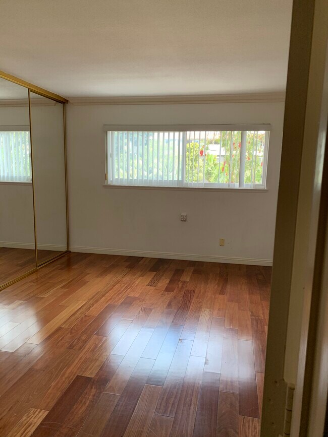 Building Photo - 2392 Via Mariposa W
