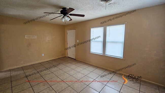 Foto del edificio - 2 Bedroom home for lease