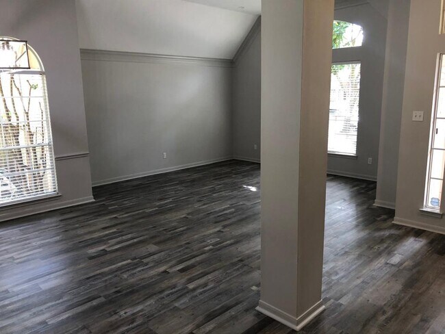Foto del edificio - 4610 Plantation Creek Dr