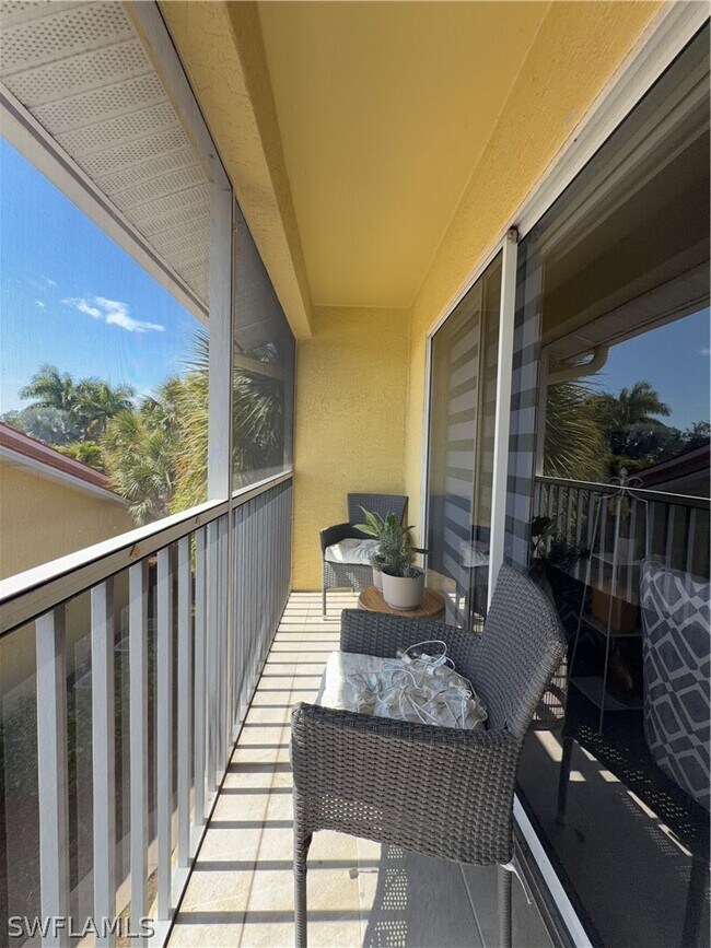 Foto del edificio - 8214 Key Royal Cir