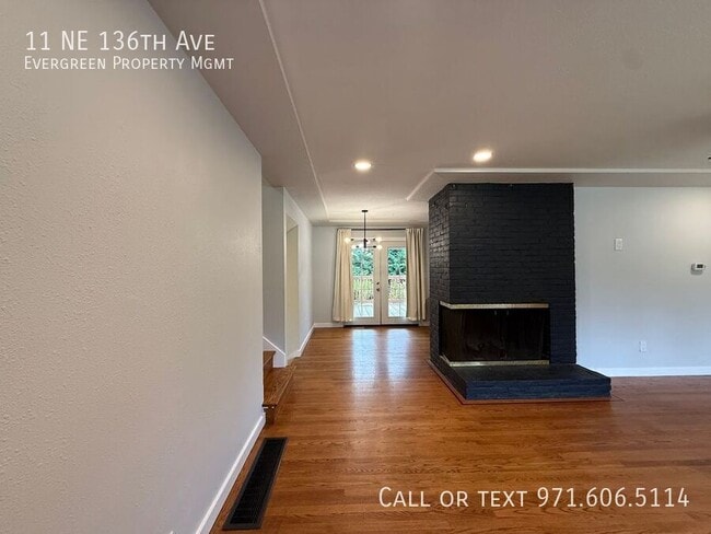 Building Photo - 11 NE 136th Ave
