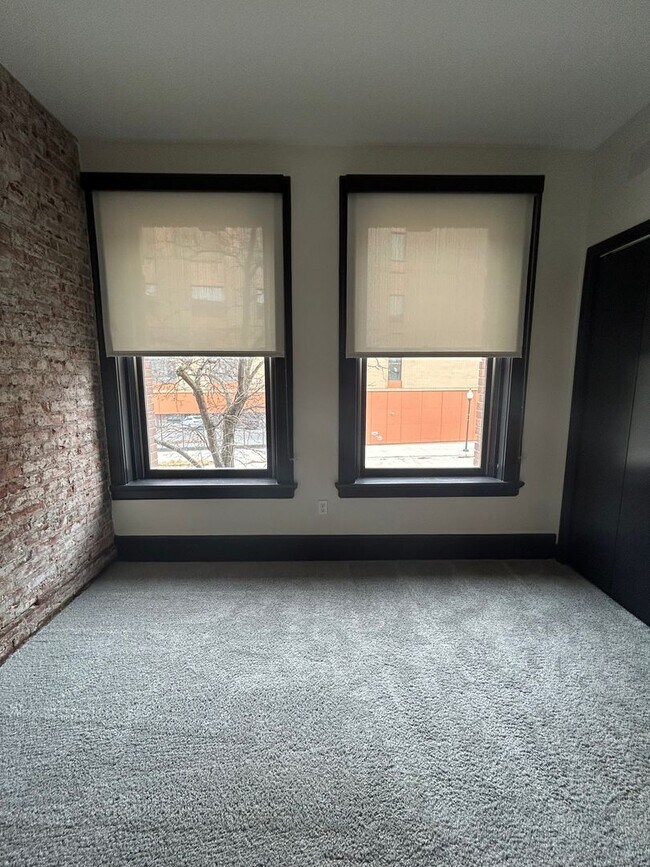 Foto del edificio - LEASE SPECIAL! HALF OFF FIRST FULL MONTH! Historic and Upscale 1 Bedroom 1 Bathroom Downtown