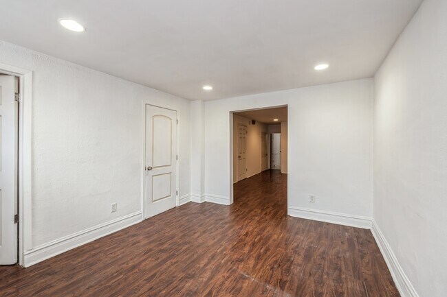 Foto del edificio - 3020 W 41st St