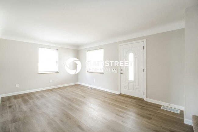 Photo - 4 Bedroom Pet-Friendly Home in Cincinnati, OH with Main Street Renewal