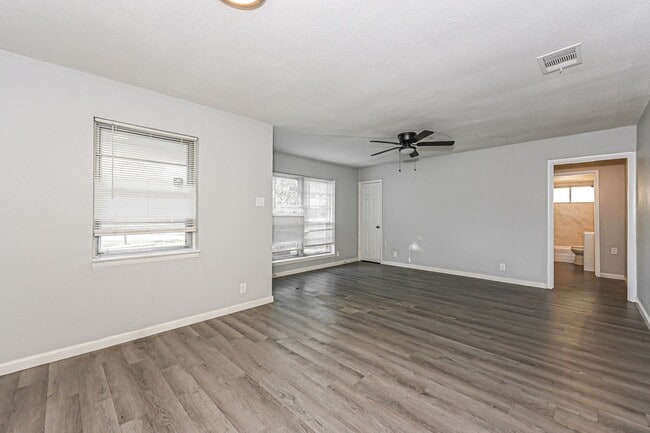 Foto del edificio - 3 BR/1BA | Updated Single Family Home | 1-Car Garage  | Large Backyard!