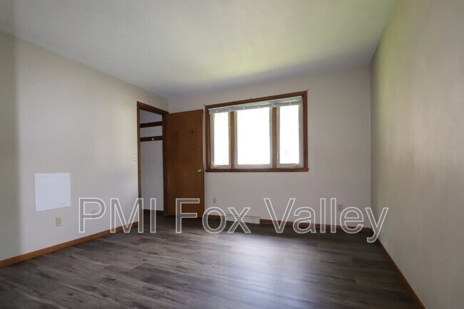 Building Photo - 527 Elm St