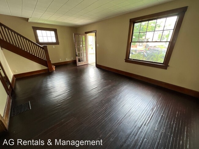 Building Photo - 3 br, 1 bath House - 330 E Wildwood Ave