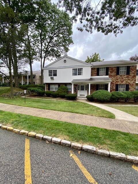 Bldg - 290 Parkside Dr