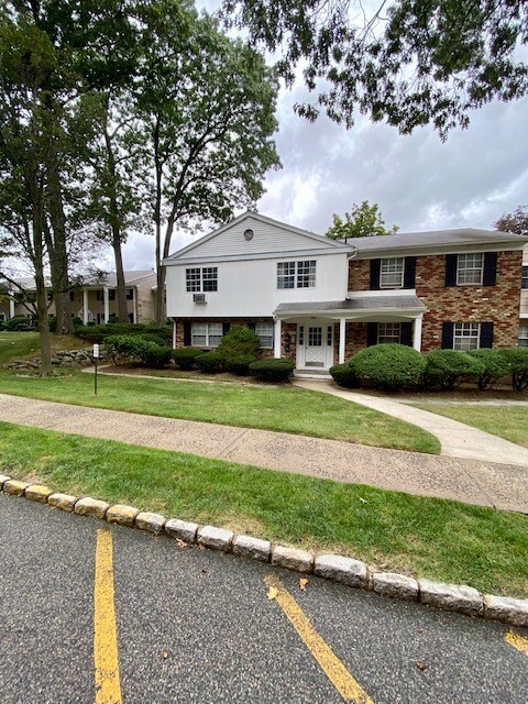 Bldg - 290 Parkside Dr