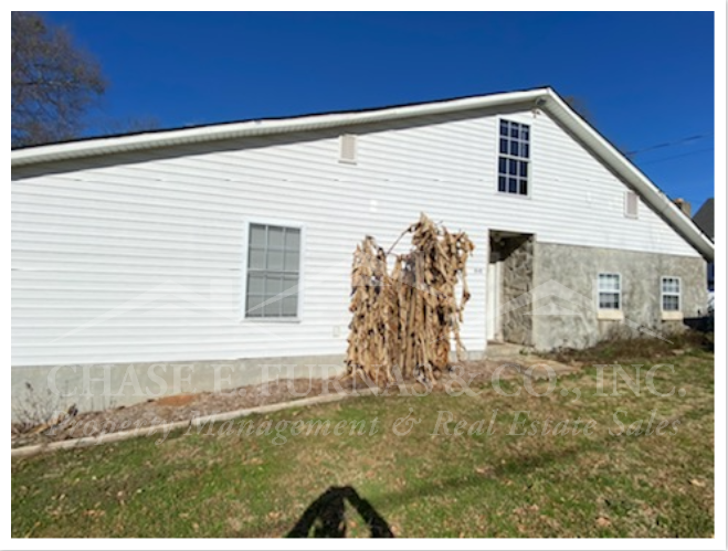 Foto principal - 615 Old Whitney Rd