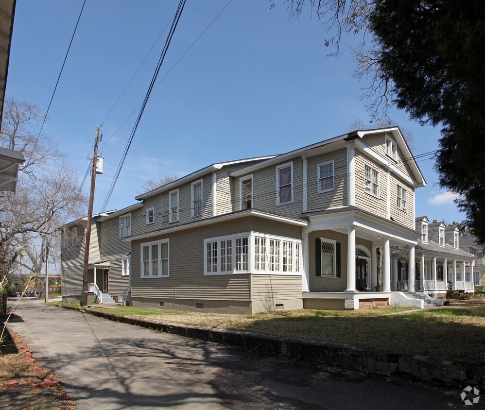 Primary Photo - 1458 Dauphin St