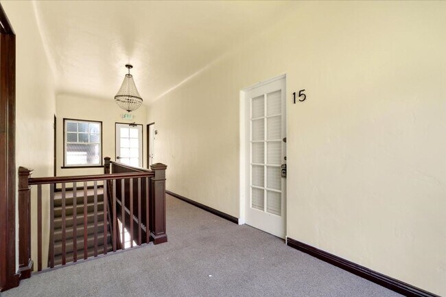 Foto del edificio - Bright & Updated Studio in Prime Palo Alto Location