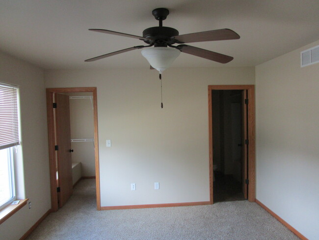 Master bedroom (closet left/full bath right) - 1472 Palisades Dr