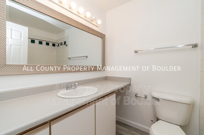 Foto del edificio - 4390 Laguna Pl