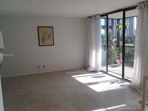 Foto del edificio - 3101 N Country Club Dr