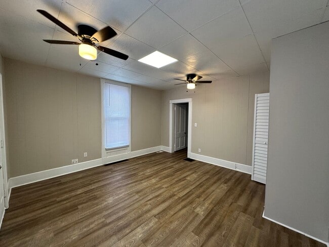 Building Photo - Recently Renovated 3BR/1BA Home in New Albany!