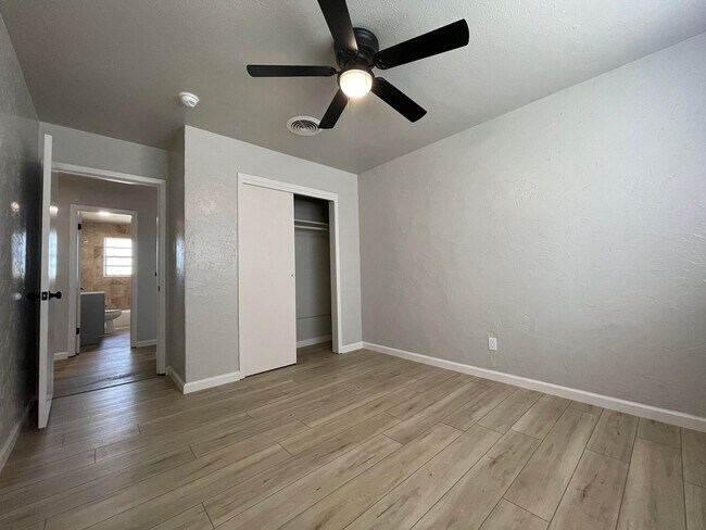 Foto del edificio - Charming 3-Bedroom Retreat with Modern Com...