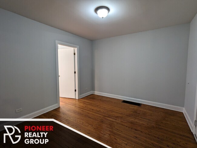 Foto del edificio - 5029 N Harding Ave