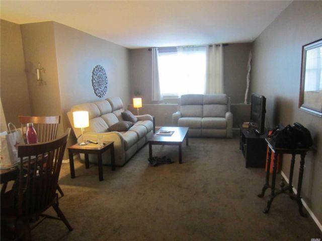 Foto principal - 148 E Main St