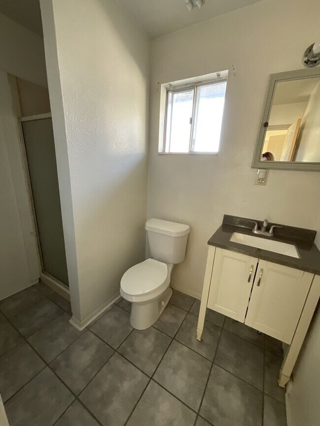 Foto del edificio - 208 W 1st St