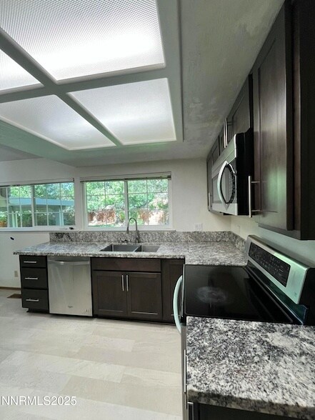 Foto del edificio - 1965 Woodtrail Dr
