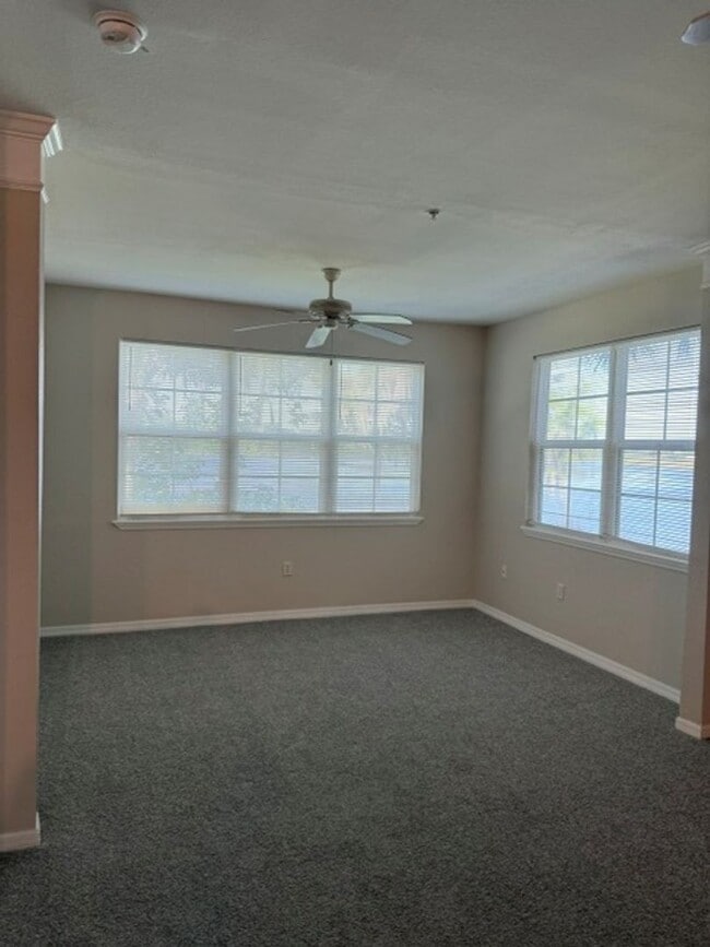 Building Photo - 3250 Corona Village Way