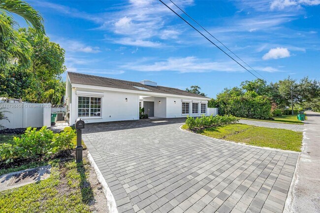 Foto del edificio - 6841 SW 71st Ave