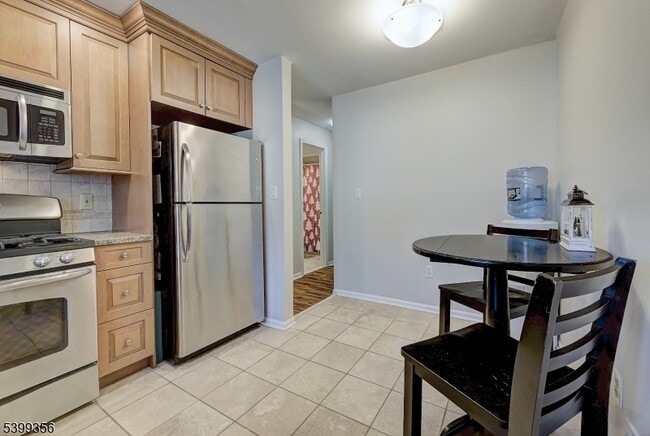 Building Photo - 17 Heritage Dr